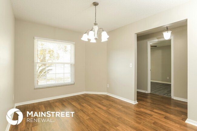 Building Photo - 1411 Hillsborough Way