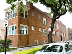 Building Photo - 3907 W Cornelia Ave