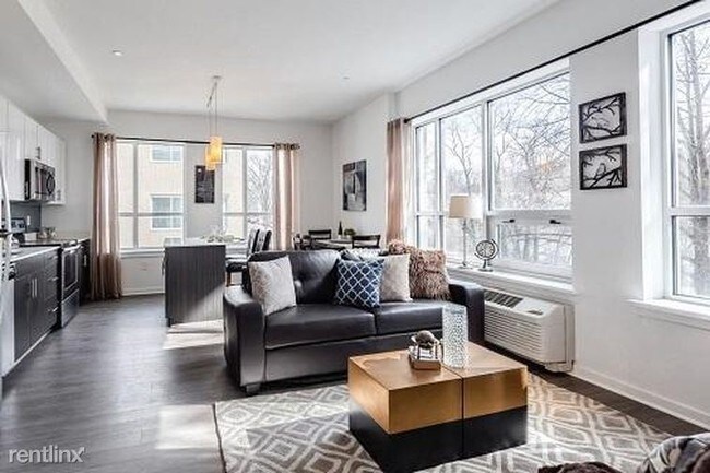 Foto del edificio - 4238 Ridge Ave