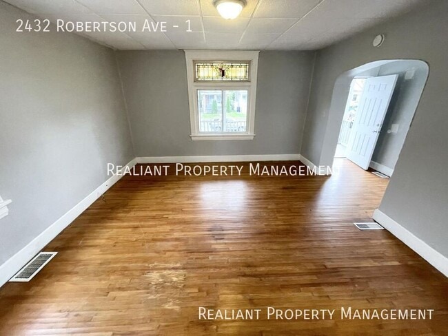 Building Photo - 2432 Robertson Ave