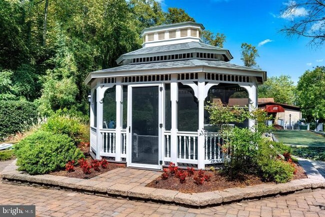 Foto del edificio - 6006 Hunt Ridge Rd