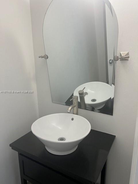 Foto del edificio - 9800 W Bay Harbor Dr