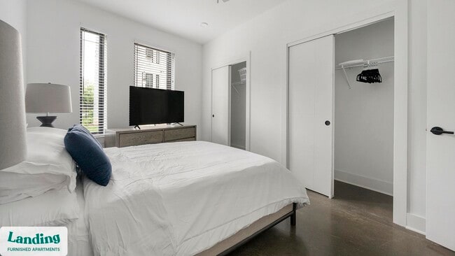 Building Photo - 715 Merritt Ave