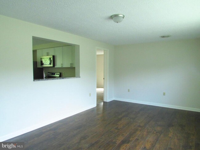 Building Photo - 17555 Davis Rd