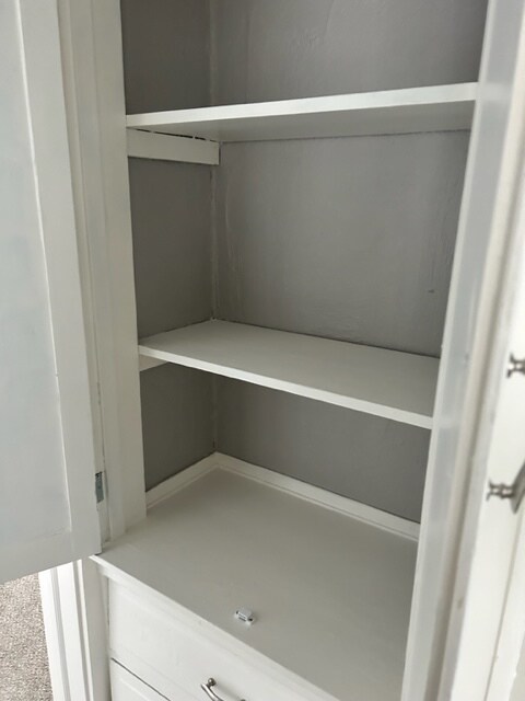 Inside Linen Closet - 3038 S Hanson Ave