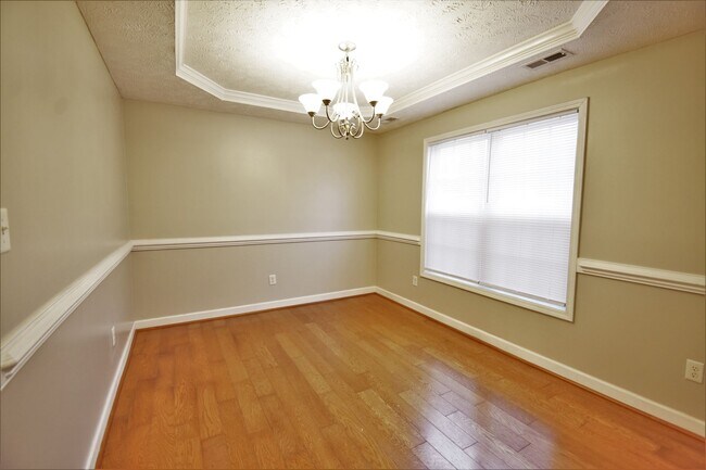 Foto del edificio - 4 Bedroom, 2 Bathroom : Pets under 30 lbs