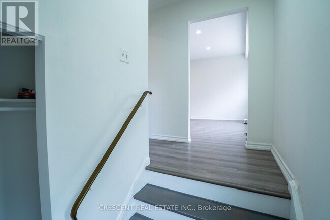 Building Photo - 400 Pinemeadow Ave