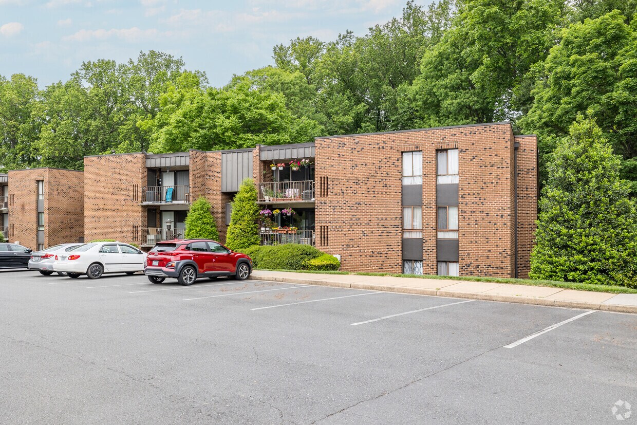 Primary Photo - Heritage Court Condominiums