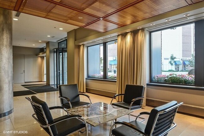 Photo - 600N N Kingsbury St Apartment