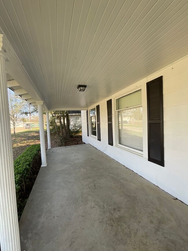 Foto del edificio - 613 W. First Street