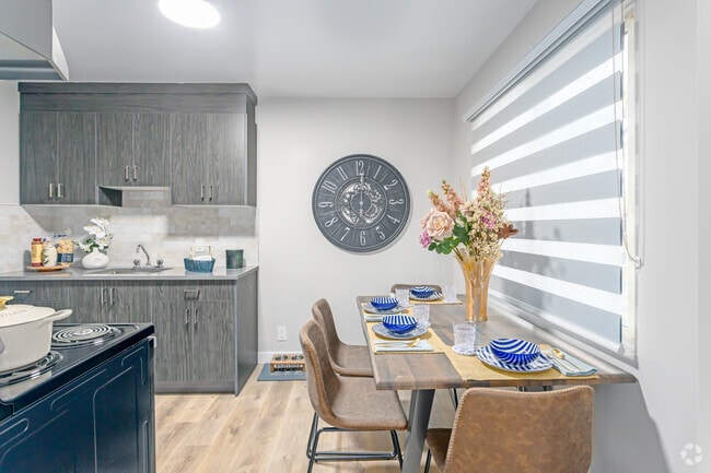 1BR, 1BA - 800SF - Dining Room - Baywood Park