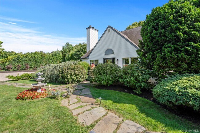 Foto del edificio - 525 S Harbor Rd