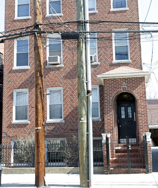 Building Photo - 753 E 226th St
