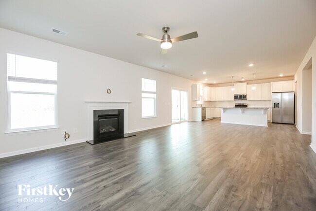 Foto del edificio - 561 Hillpark Ln