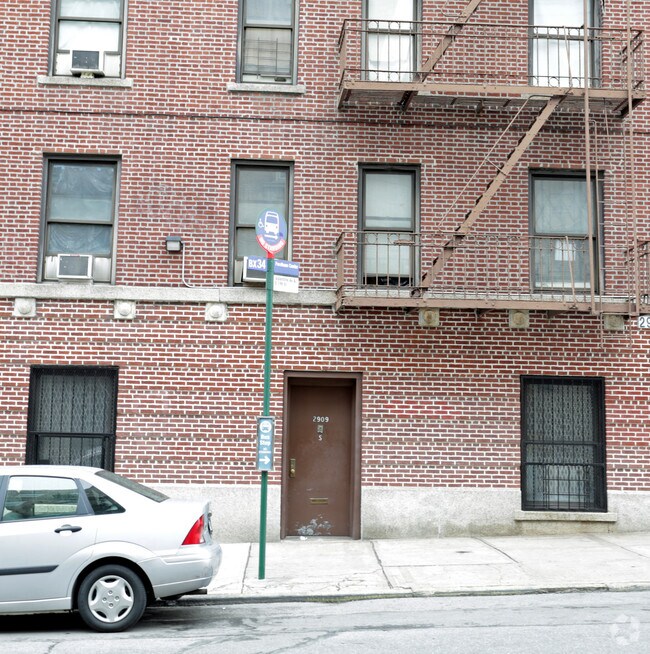 Building Photo - 2891 Valentine