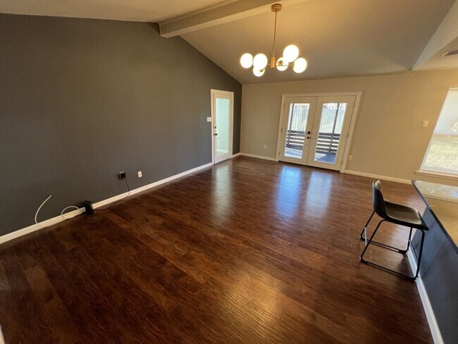 Foto del edificio - Beautifully Updated 3 Bedroom / 2 Bathroom Home – Available Now!