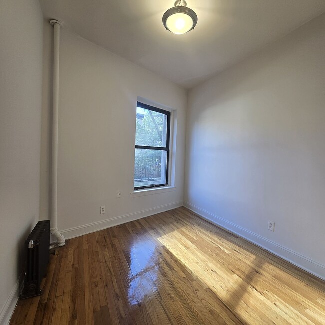 Building Photo - 248 W 105th St