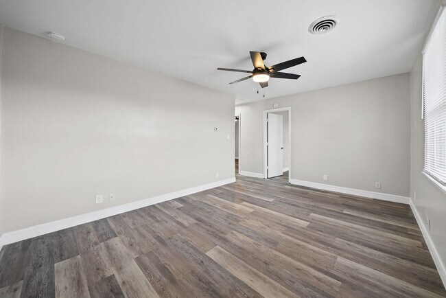 Building Photo - 135 Tandy Dr