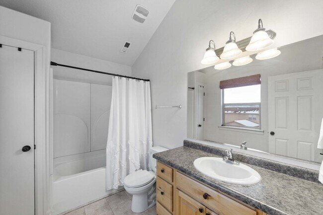 Foto del edificio - 7102 N Mohican St