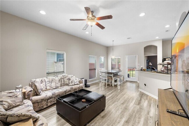 Foto del edificio - 15498 Baker Meadow Loop