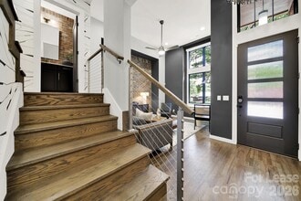 Building Photo - 428 E 33rd St