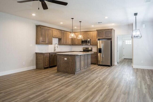 Foto del edificio - 523 N Preston Ave