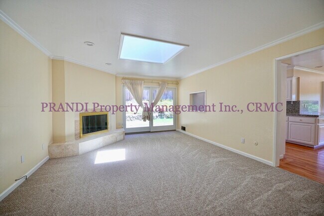 Foto del edificio - Spacious Greenbrae Home Featuring Expansiv...