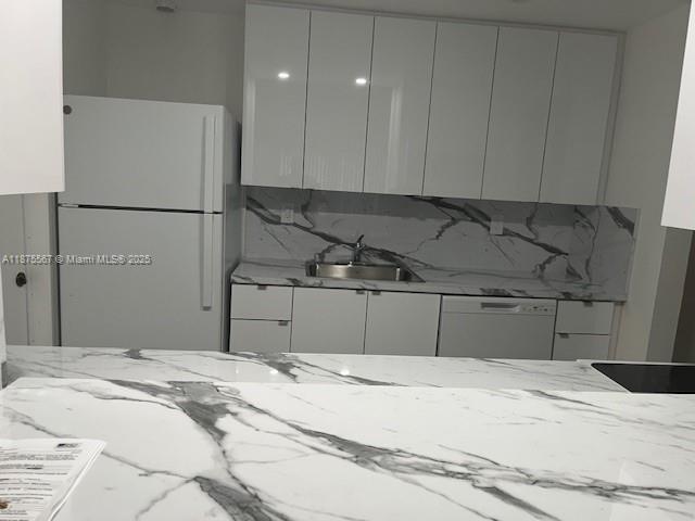 Building Photo - 13823 SW 90th Ave