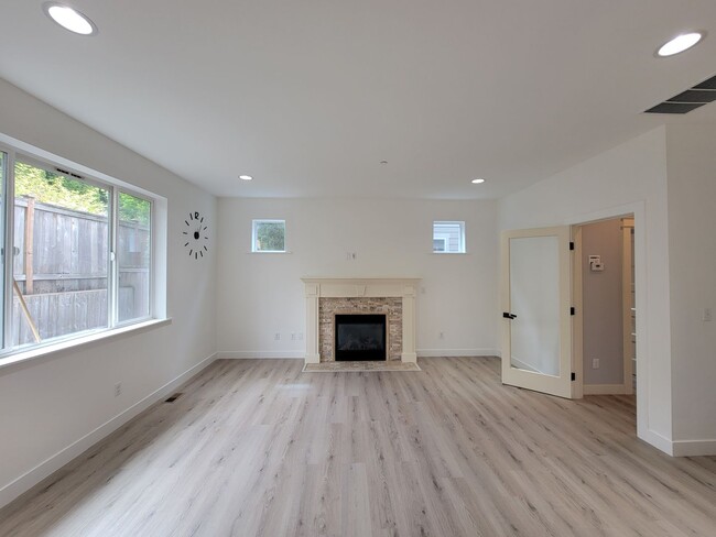 Foto del edificio - Stunning 2-story Contemporary Bothell Resi...