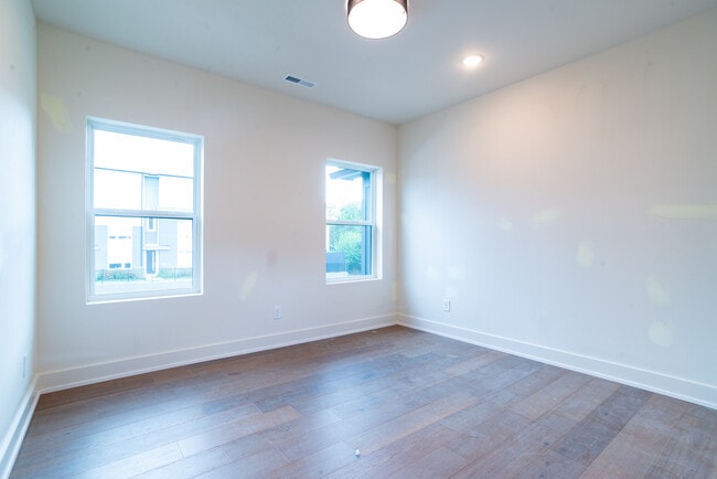 Foto del edificio - 979 Dozier Pl