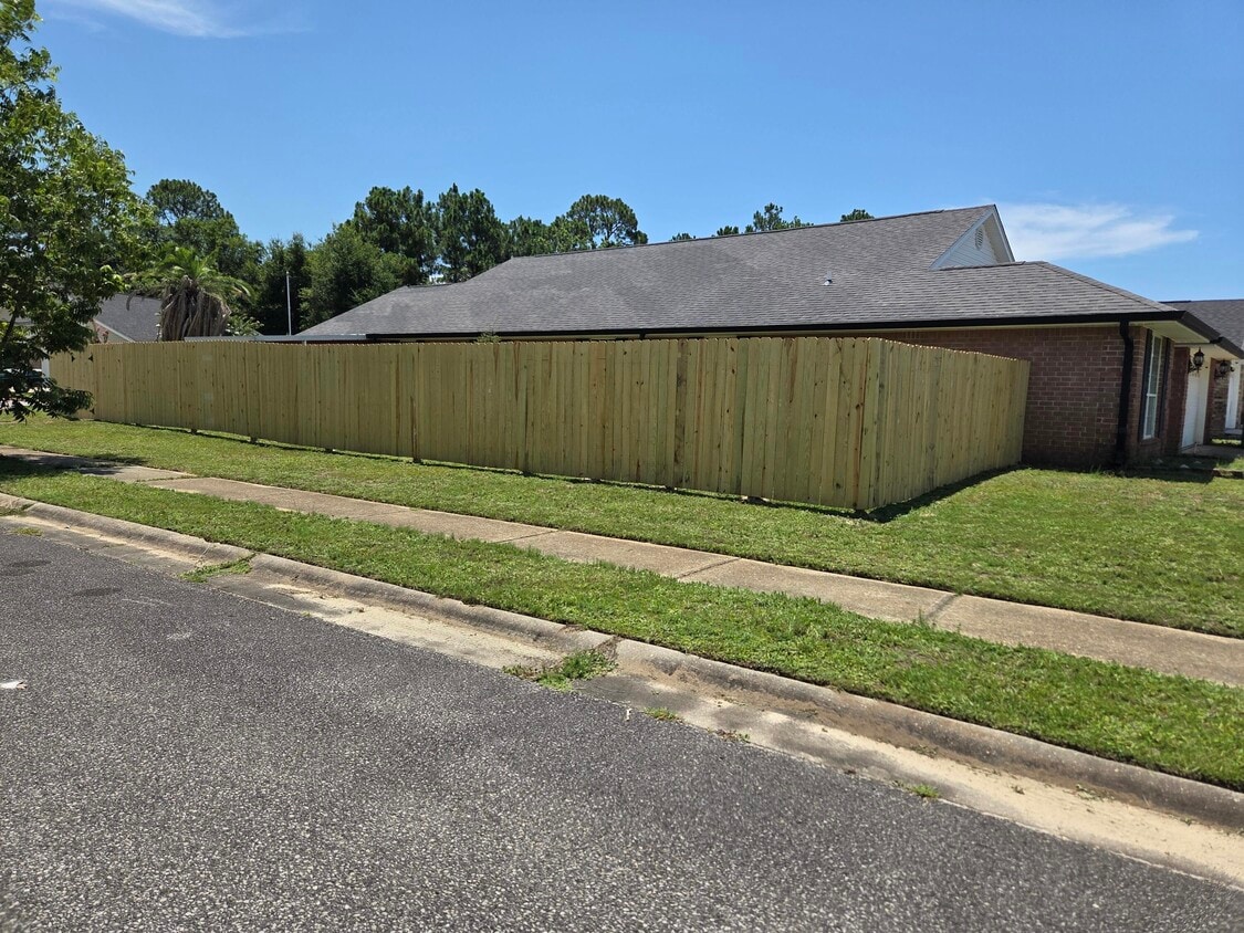 Foto principal - 610 Randall Roberts Rd