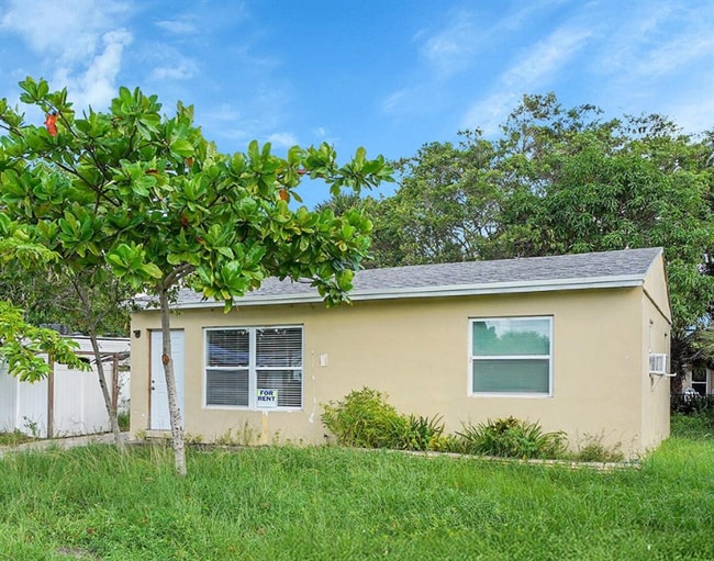 Foto del edificio - 2403 SW 8th St