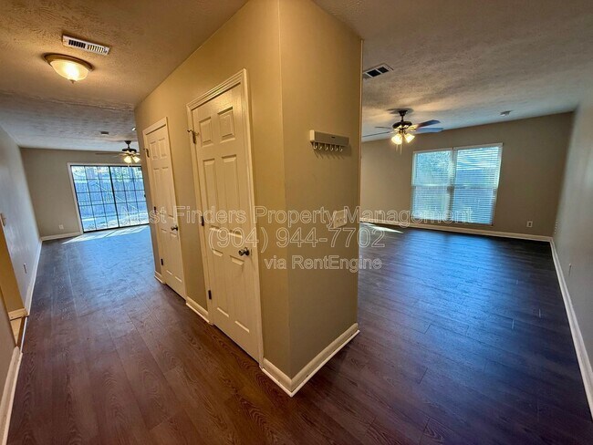 Foto del edificio - 3336 Cypresswood Dr S