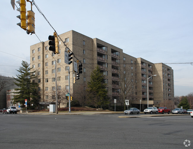 Building Photo - Buckingham Condominiums