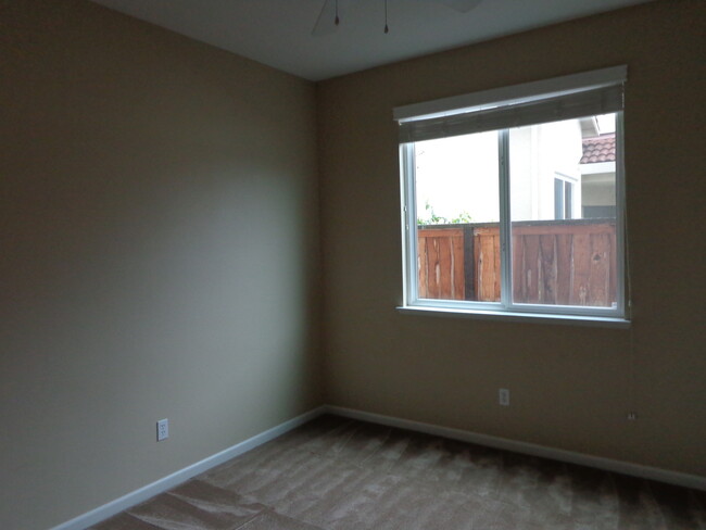 Building Photo - $300.00 off of the first month's rent Beau...