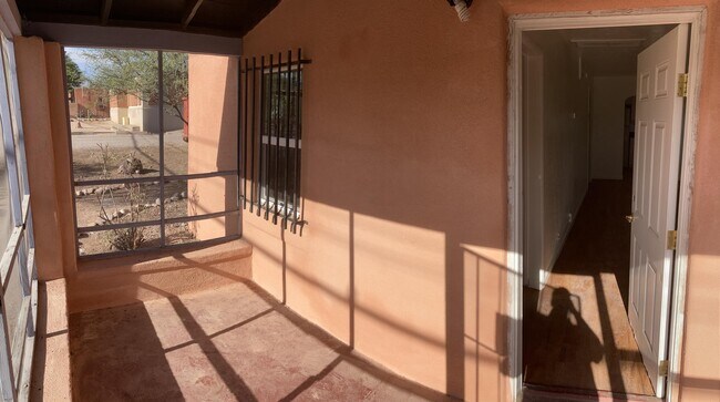 Foto del edificio - 2467 N Fremont Ave