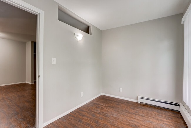 Building Photo - 1315 W Locust St