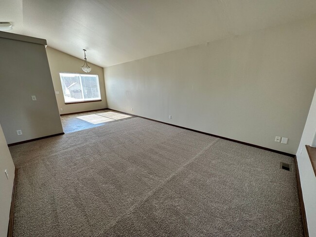 Foto del edificio - 4 bdrm/2 bath house in CDA