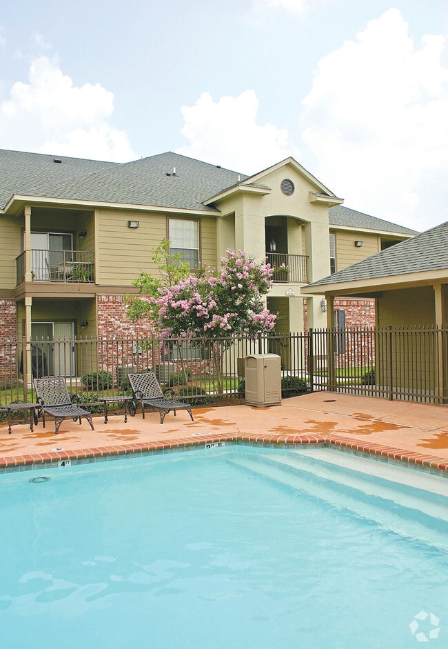 Sherwood Forest Apartments for Rent with Extra Storage Baton Rouge