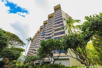 Building Photo - 555 Hahaione St