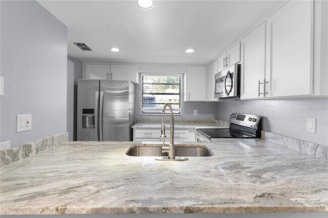Foto del edificio - 10132 Lake Oak Cir