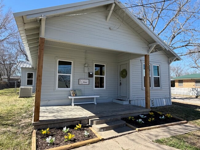 Building Photo - 1206 Walnut St