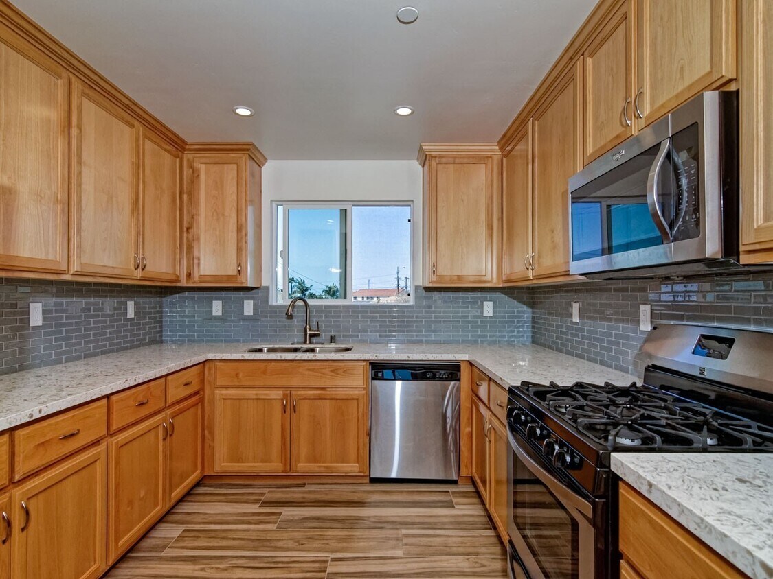 Foto principal - 6372-6378 Inman St