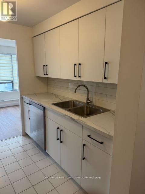Building Photo - 570-570 Proudfoot Ln