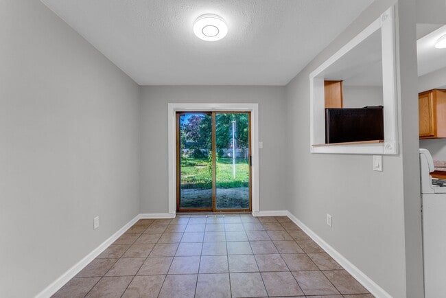 Foto del edificio - 6775 Middlebrook Blvd