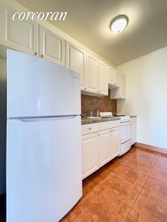 Building Photo - 364 W 116th St