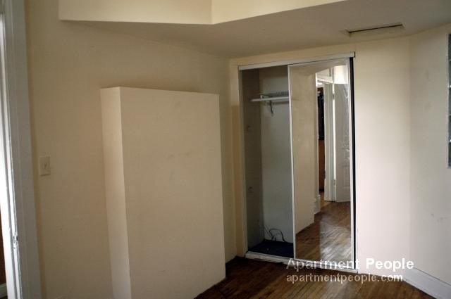 Building Photo - 3BR in Heart of Wrigleyville!