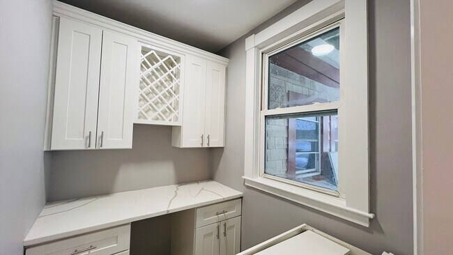 Building Photo - 206 Winchester St