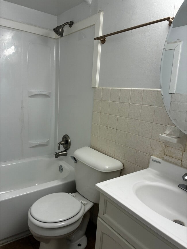 Photo - 728 Ohio Pike (Cincinnati, OH) Apartment