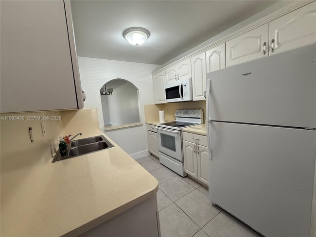 Foto del edificio - 155 Lakeview Dr